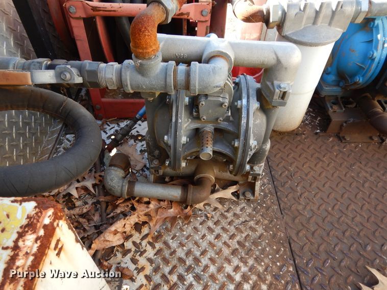 image for item DI8579 1991 International 7100  fuel / lube truck