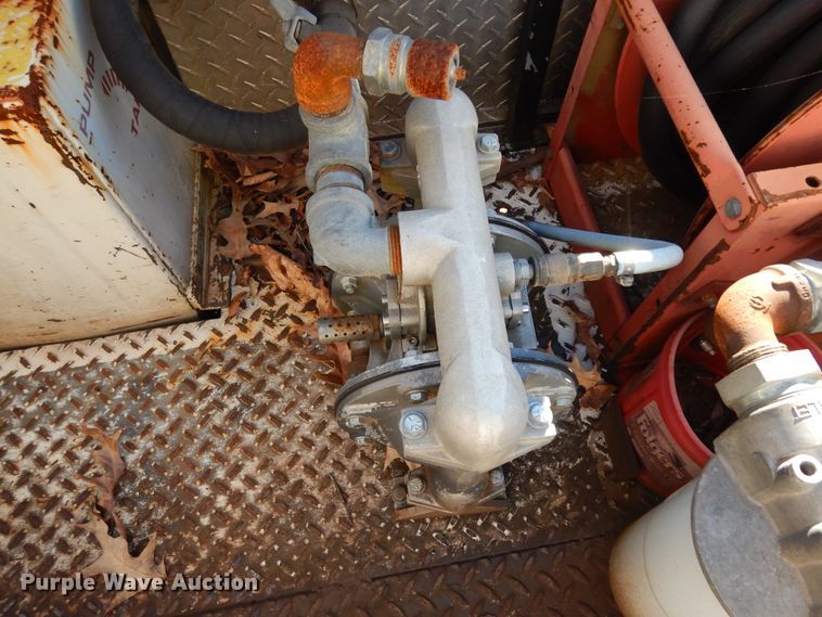 image for item DI8579 1991 International 7100  fuel / lube truck