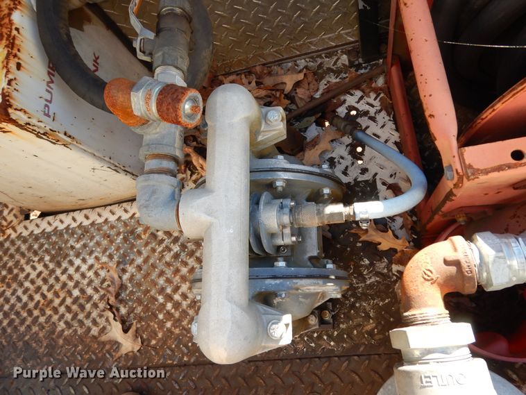 image for item DI8579 1991 International 7100  fuel / lube truck