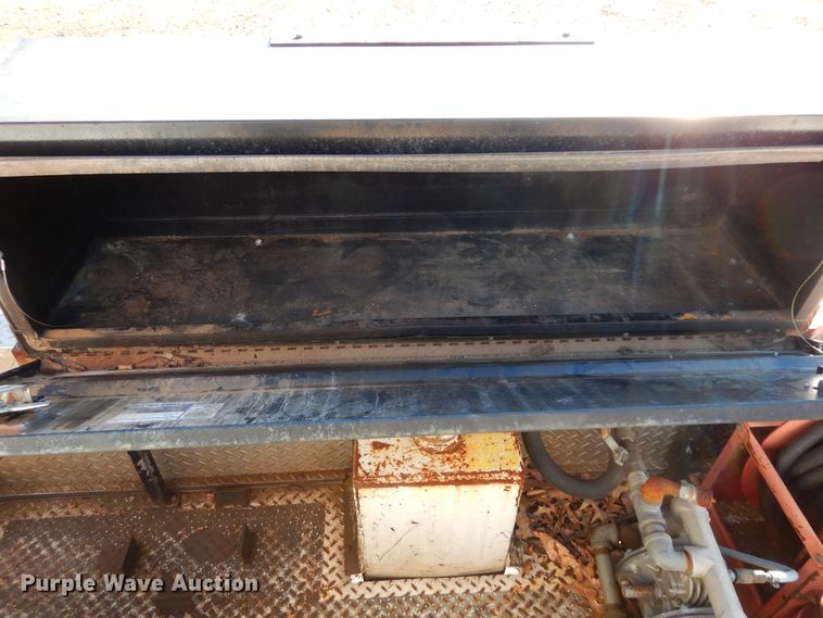 image for item DI8579 1991 International 7100  fuel / lube truck