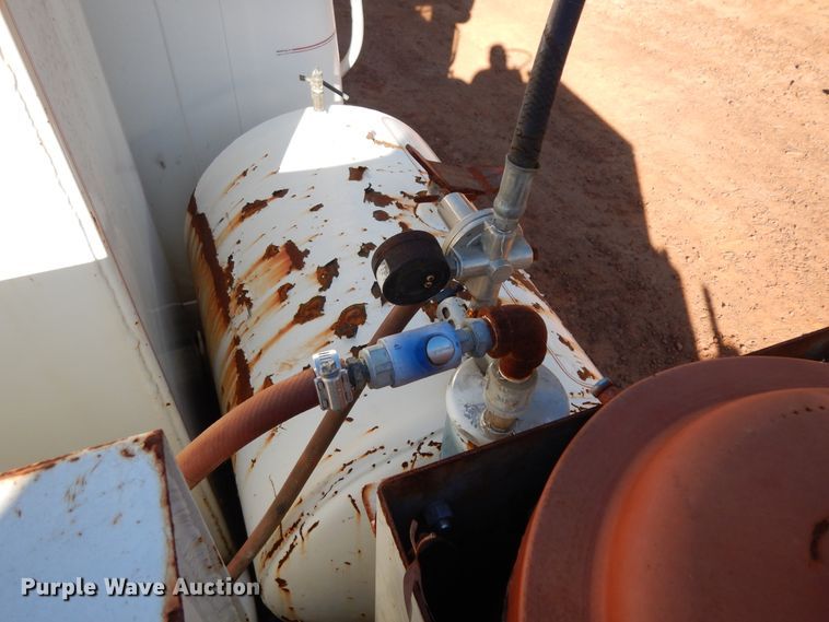 image for item DI8579 1991 International 7100  fuel / lube truck