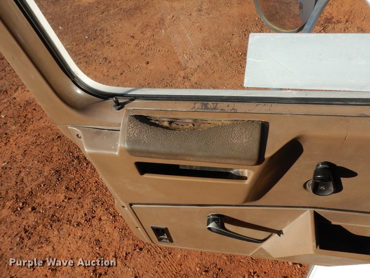 image for item DI8579 1991 International 7100  fuel / lube truck