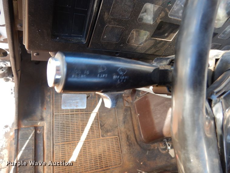 image for item DI8579 1991 International 7100  fuel / lube truck