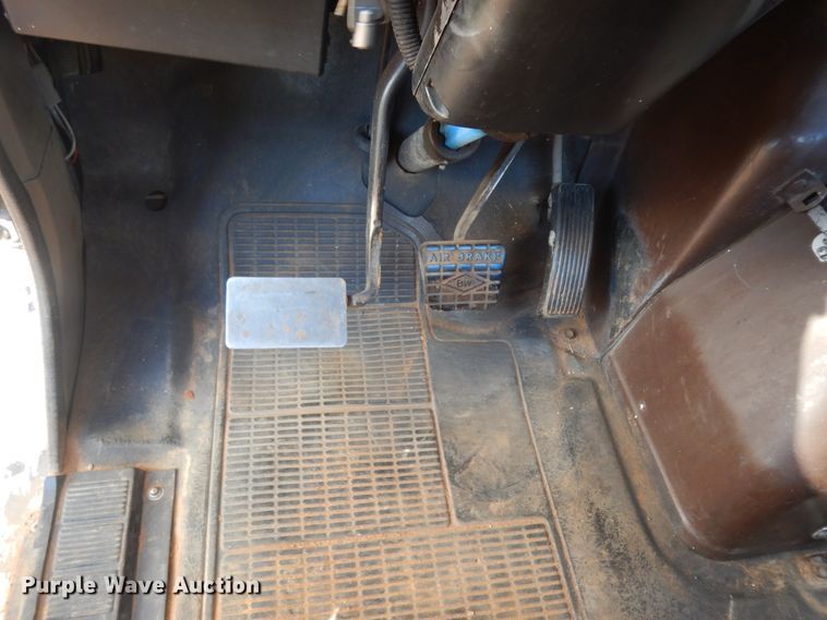 image for item DI8579 1991 International 7100  fuel / lube truck