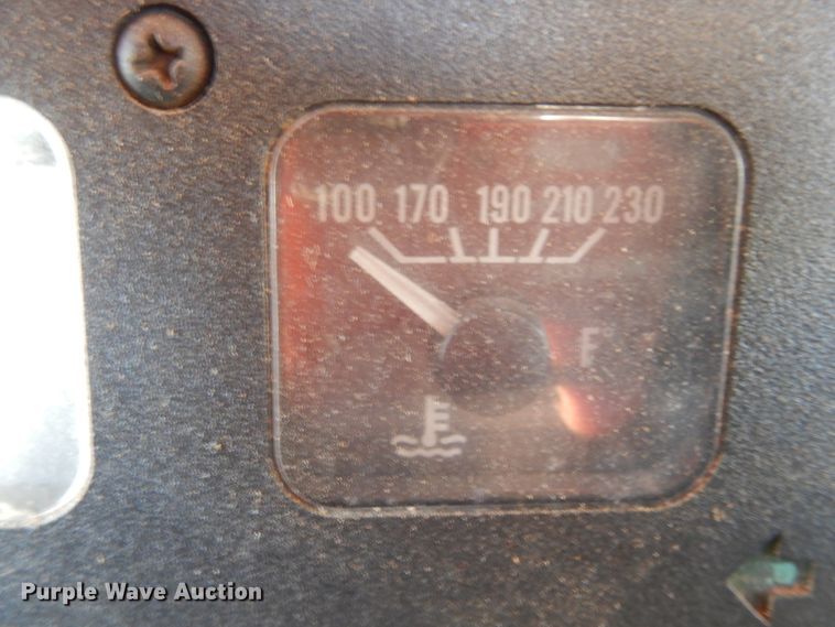 image for item DI8579 1991 International 7100  fuel / lube truck