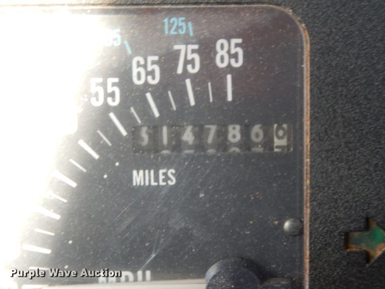 image for item DI8579 1991 International 7100  fuel / lube truck