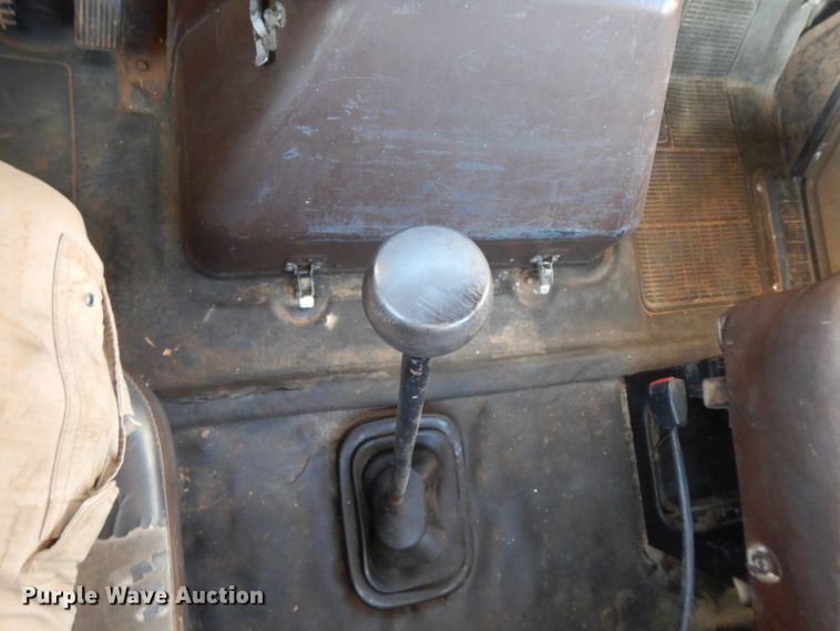 image for item DI8579 1991 International 7100  fuel / lube truck