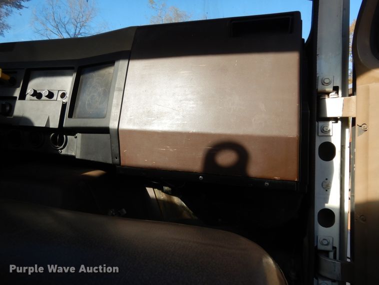 image for item DI8579 1991 International 7100  fuel / lube truck