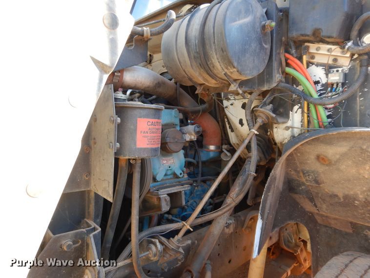 image for item DI8579 1991 International 7100  fuel / lube truck