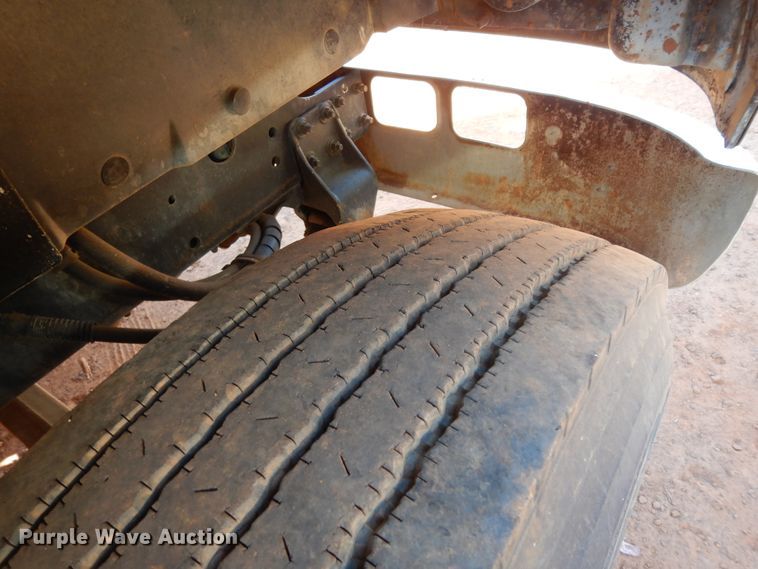 image for item DI8579 1991 International 7100  fuel / lube truck