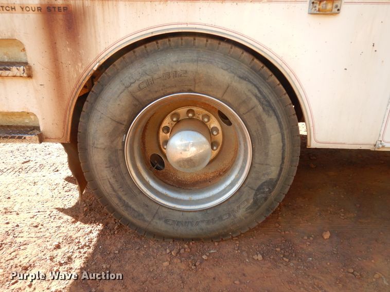 image for item DI8579 1991 International 7100  fuel / lube truck