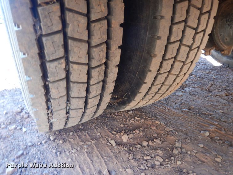 image for item DI8579 1991 International 7100  fuel / lube truck