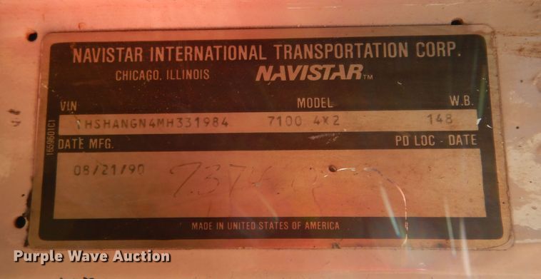 image for item DI8579 1991 International 7100  fuel / lube truck