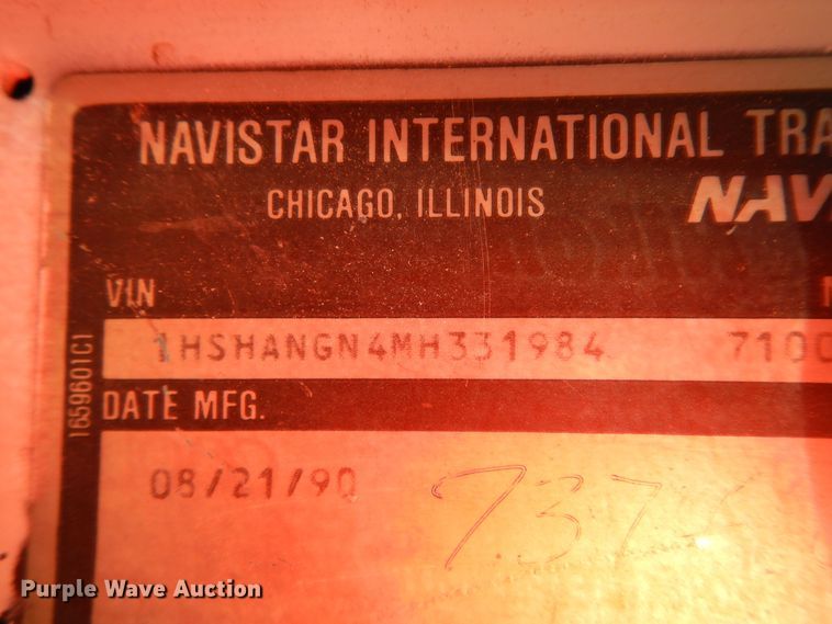 image for item DI8579 1991 International 7100  fuel / lube truck