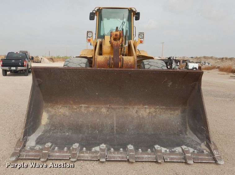 image for item DJ8949 1999 John Deere 744H  wheel loader