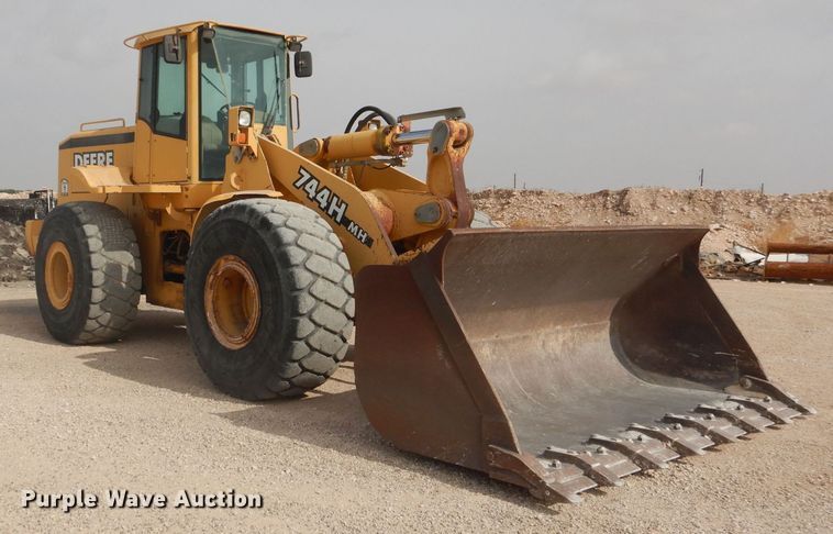 image for item DJ8949 1999 John Deere 744H  wheel loader