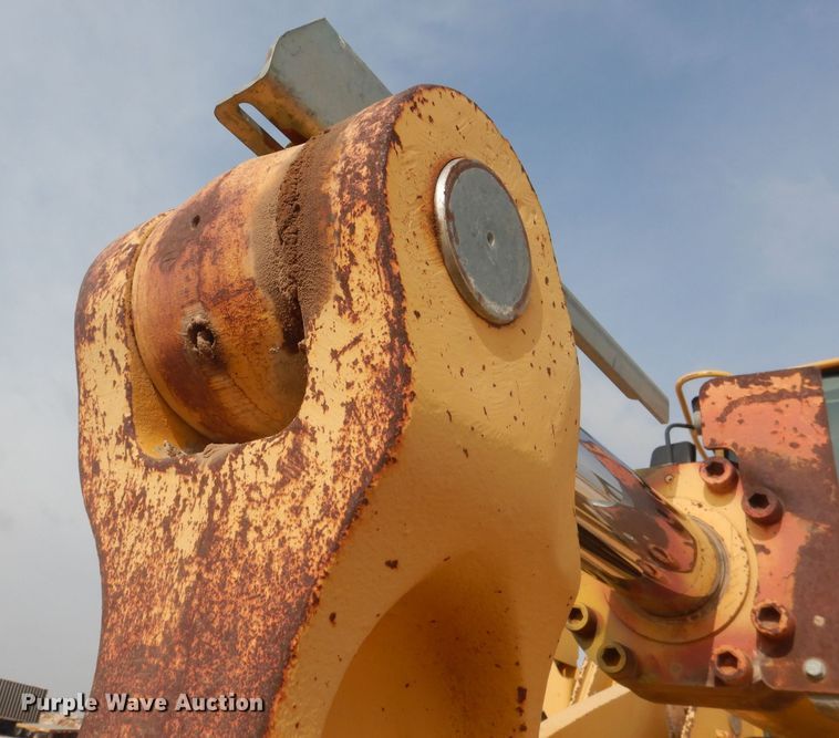 image for item DJ8949 1999 John Deere 744H  wheel loader