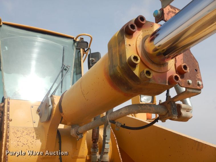 image for item DJ8949 1999 John Deere 744H  wheel loader