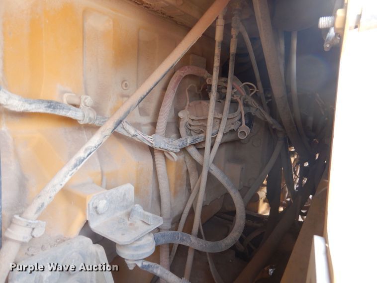 image for item DJ8949 1999 John Deere 744H  wheel loader