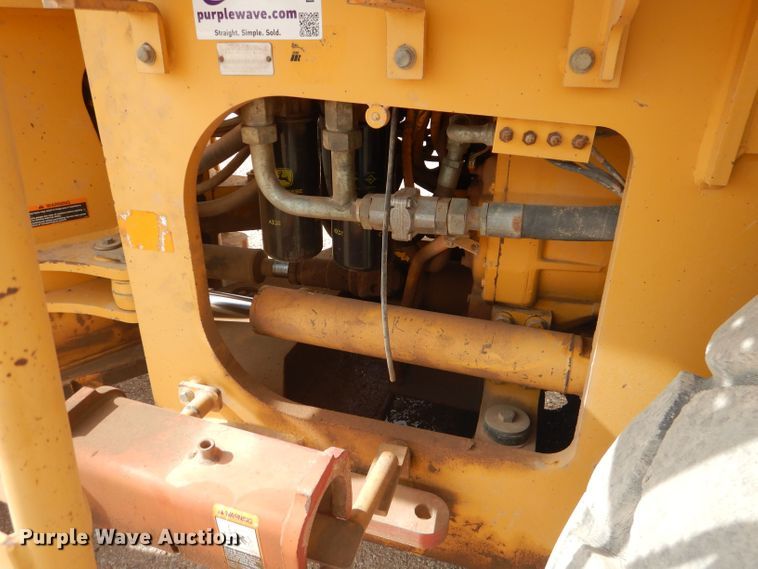 image for item DJ8949 1999 John Deere 744H  wheel loader