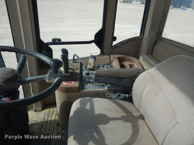 image for item DJ8949 1999 John Deere 744H  wheel loader