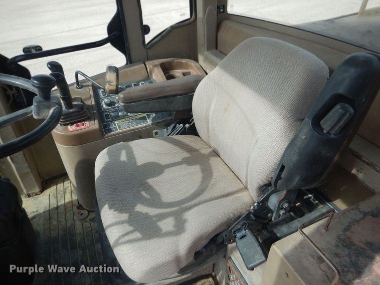 image for item DJ8949 1999 John Deere 744H  wheel loader