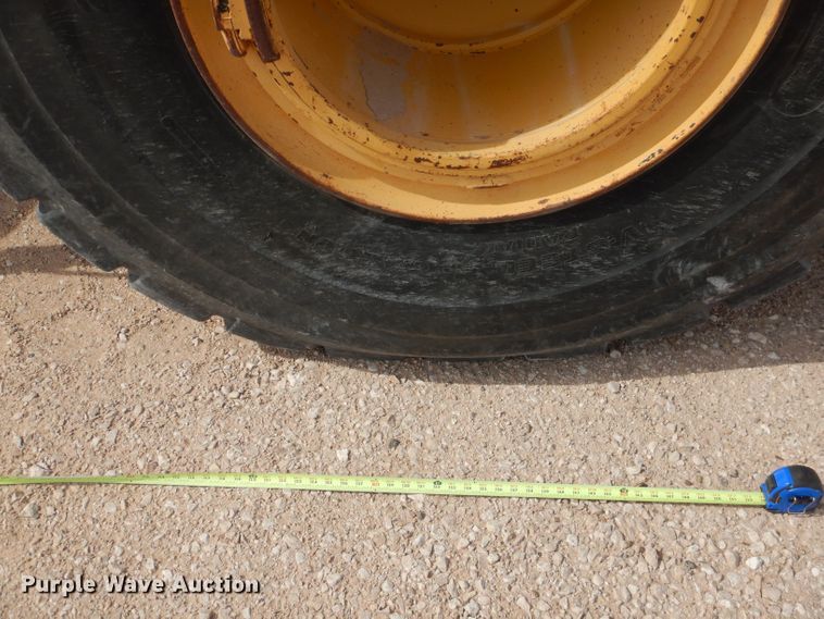 image for item DJ8949 1999 John Deere 744H  wheel loader