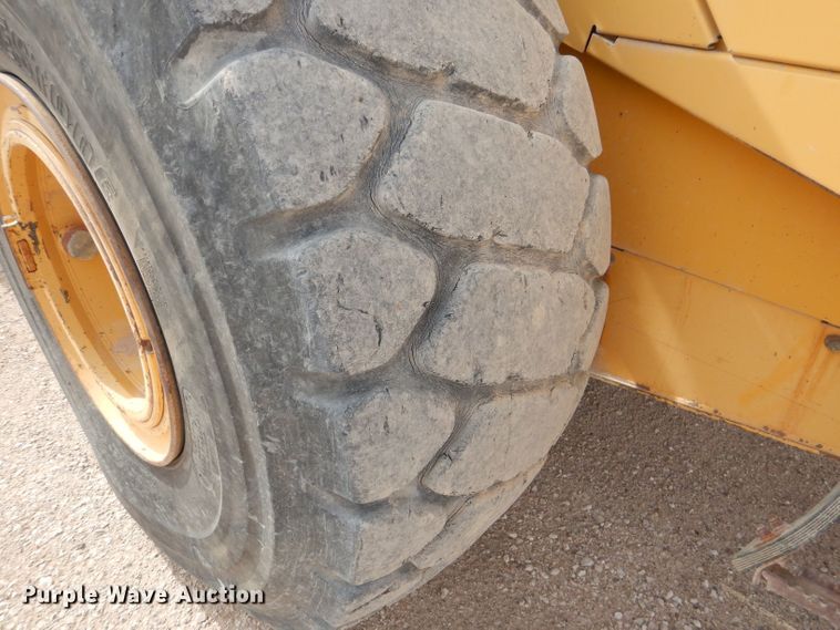 image for item DJ8949 1999 John Deere 744H  wheel loader