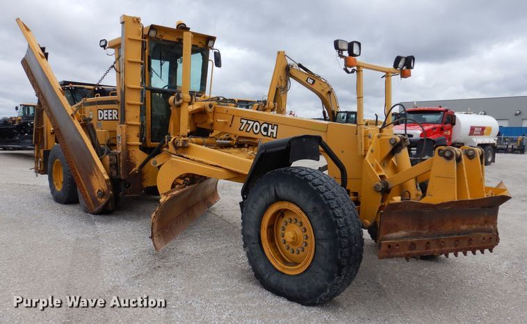 image for item DK1994 2001 John Deere 770CH  motor grader
