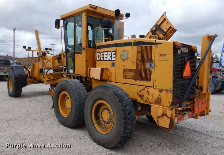 image for item DK1994 2001 John Deere 770CH  motor grader