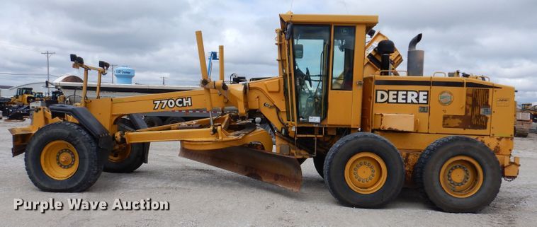 image for item DK1994 2001 John Deere 770CH  motor grader