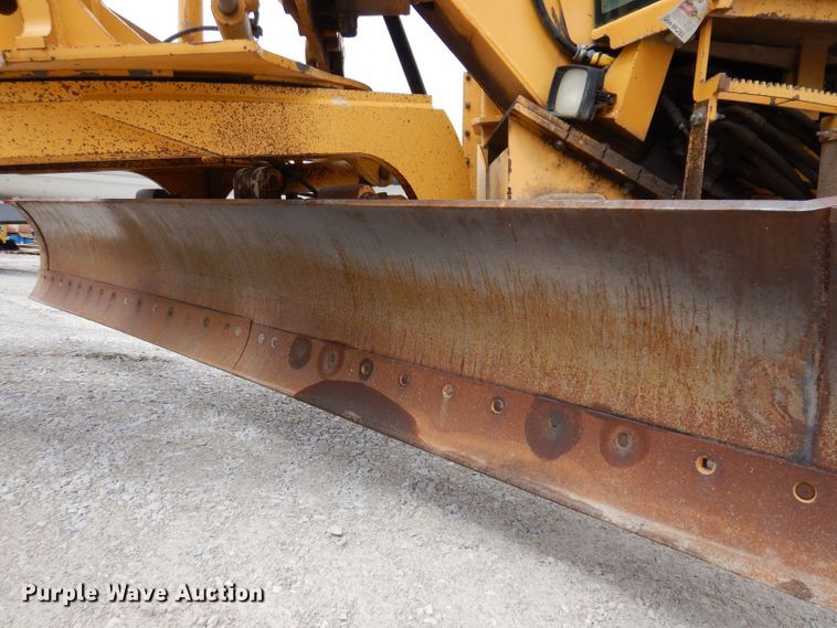 image for item DK1994 2001 John Deere 770CH  motor grader