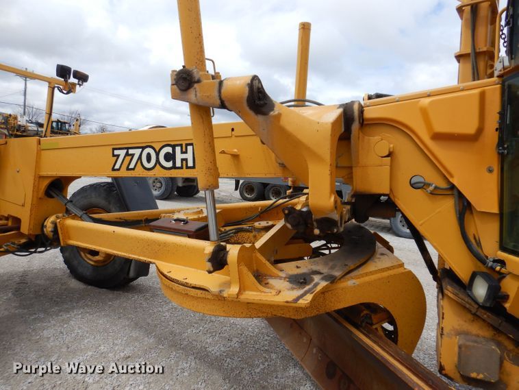 image for item DK1994 2001 John Deere 770CH  motor grader