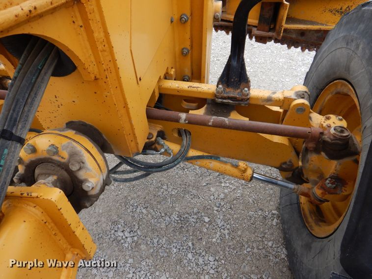 image for item DK1994 2001 John Deere 770CH  motor grader