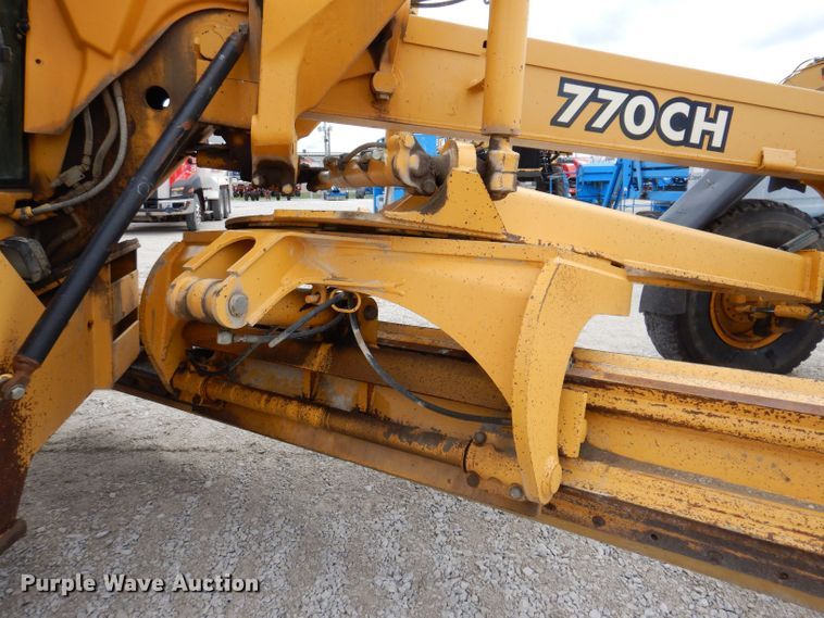 image for item DK1994 2001 John Deere 770CH  motor grader