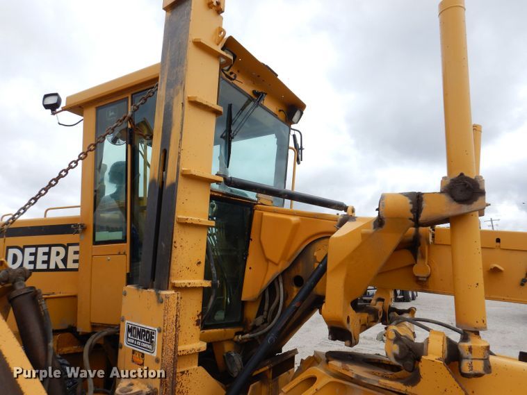 image for item DK1994 2001 John Deere 770CH  motor grader