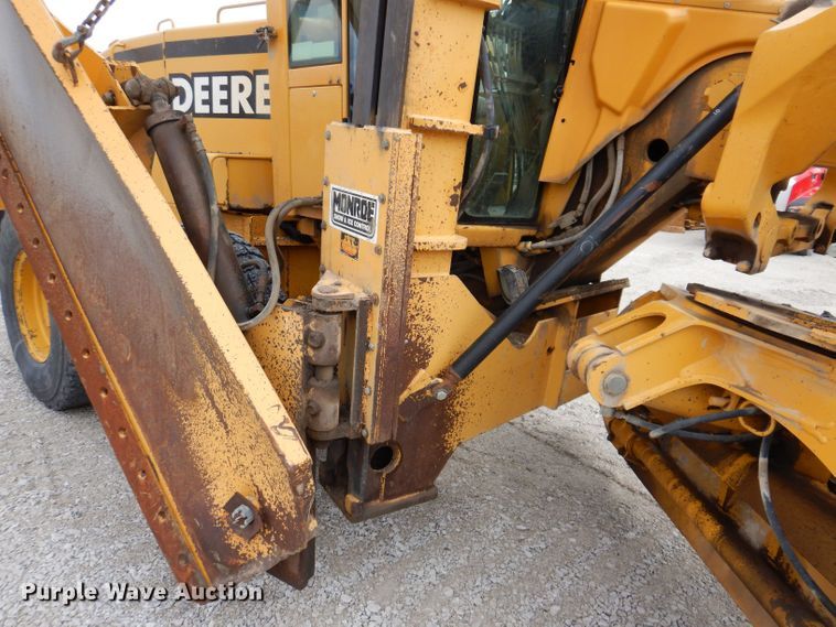 image for item DK1994 2001 John Deere 770CH  motor grader