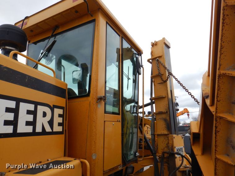 image for item DK1994 2001 John Deere 770CH  motor grader