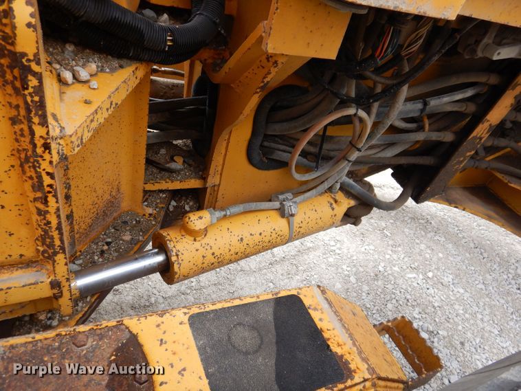 image for item DK1994 2001 John Deere 770CH  motor grader