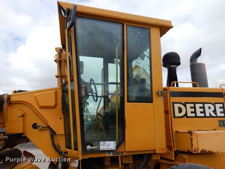 image for item DK1994 2001 John Deere 770CH  motor grader