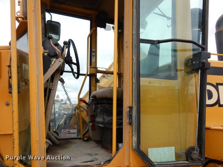 image for item DK1994 2001 John Deere 770CH  motor grader