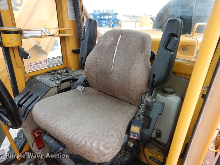 image for item DK1994 2001 John Deere 770CH  motor grader