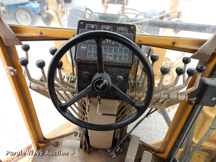 image for item DK1994 2001 John Deere 770CH  motor grader