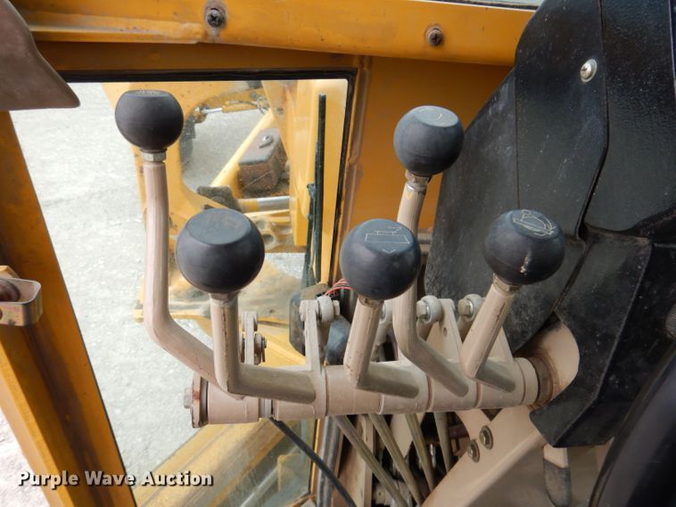 image for item DK1994 2001 John Deere 770CH  motor grader