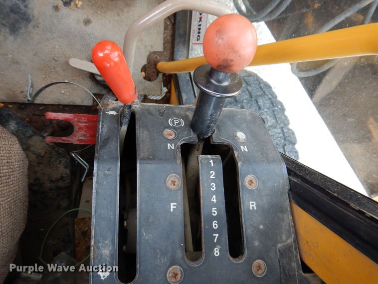 image for item DK1994 2001 John Deere 770CH  motor grader