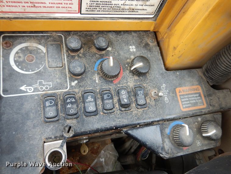 image for item DK1994 2001 John Deere 770CH  motor grader