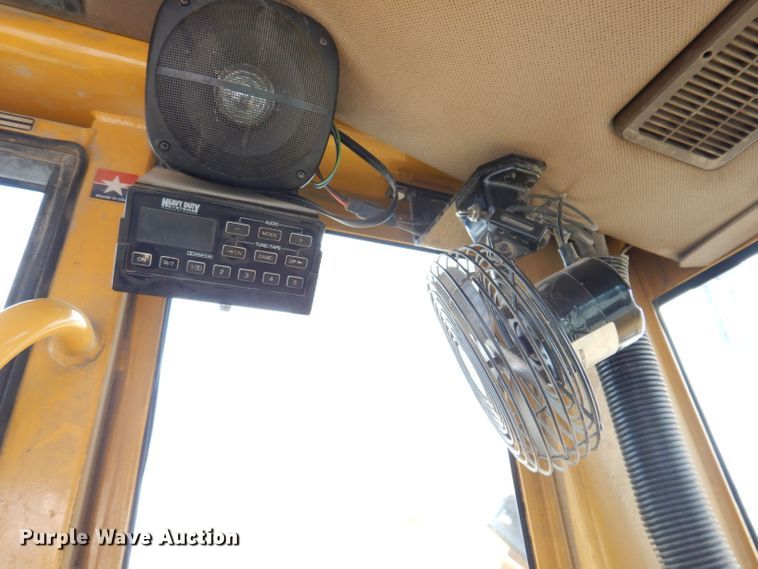 image for item DK1994 2001 John Deere 770CH  motor grader