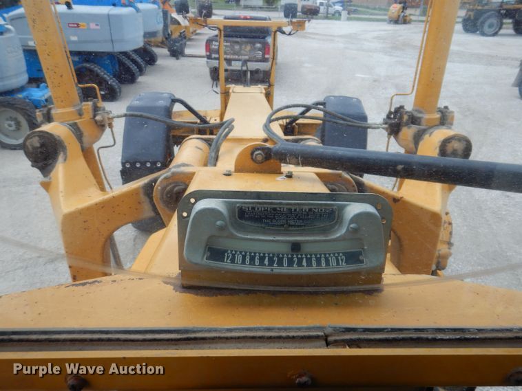 image for item DK1994 2001 John Deere 770CH  motor grader