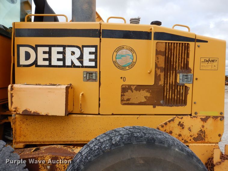 image for item DK1994 2001 John Deere 770CH  motor grader