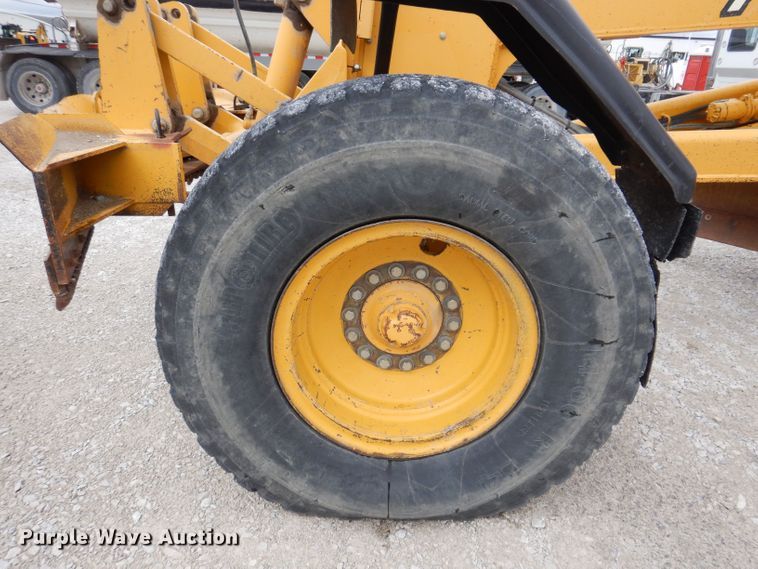 image for item DK1994 2001 John Deere 770CH  motor grader